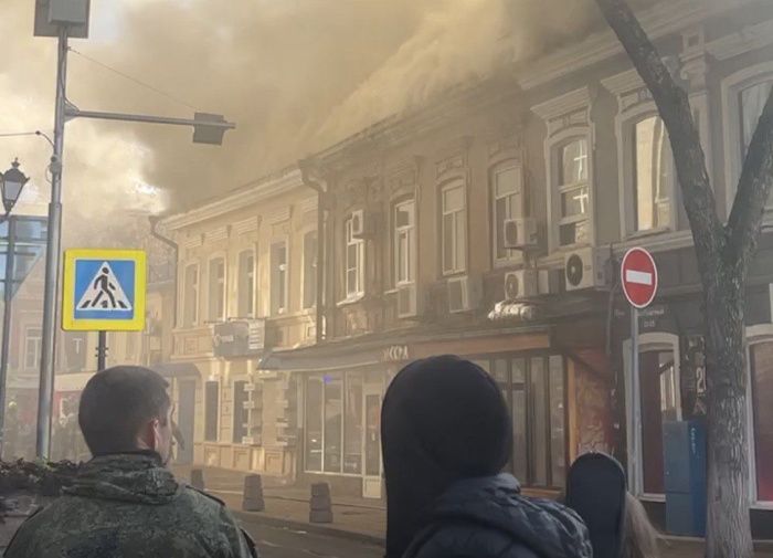 В центре Ростова ликвидируют пожар на улице Темерницкой