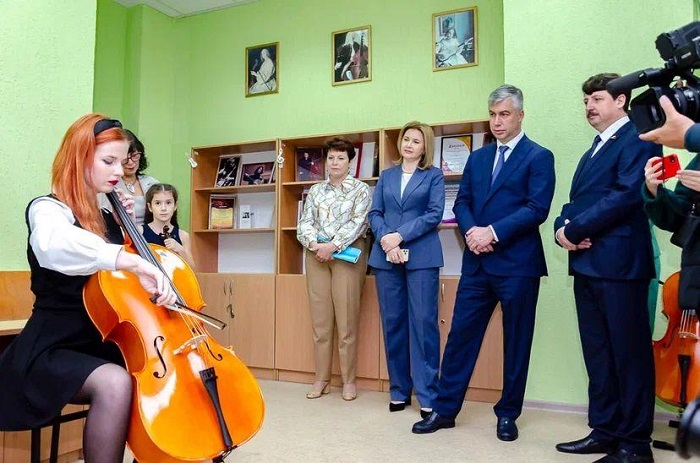 Алексей Логвиненко рассказал об оснащении детских школ искусств Ростова