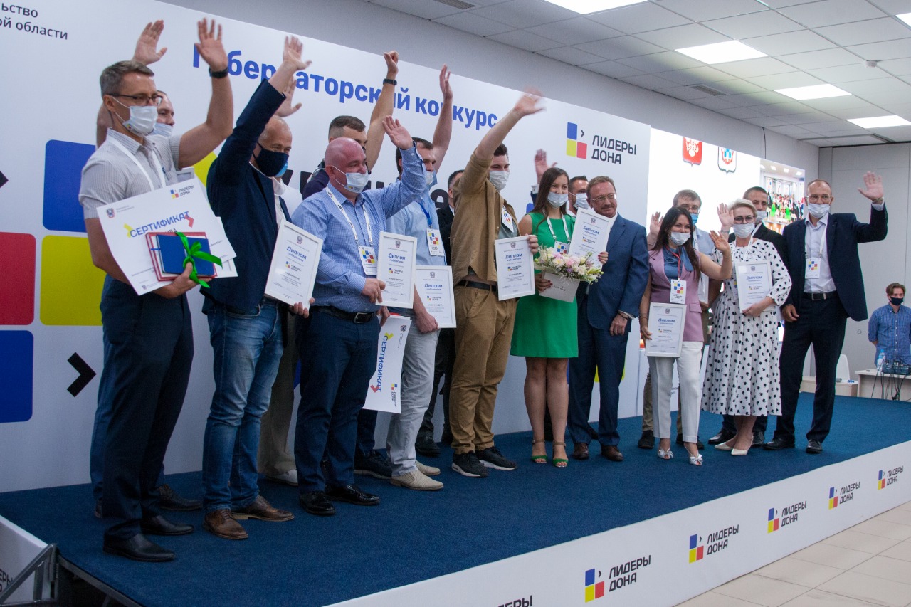 В Ростове наградили 15 победителей регионального губернаторского конкурса «Лидеры Дона 2020»