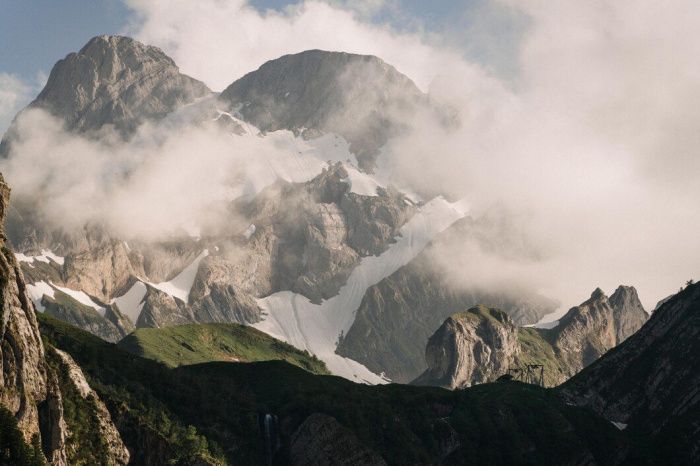 В Северной Осетии туристическая группа из 12 человек пропала в горах