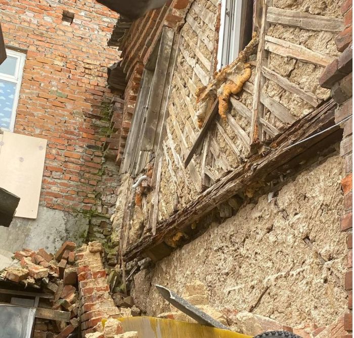 Введен режим ЧС из-за обрушения стены в жилом доме в Ростове