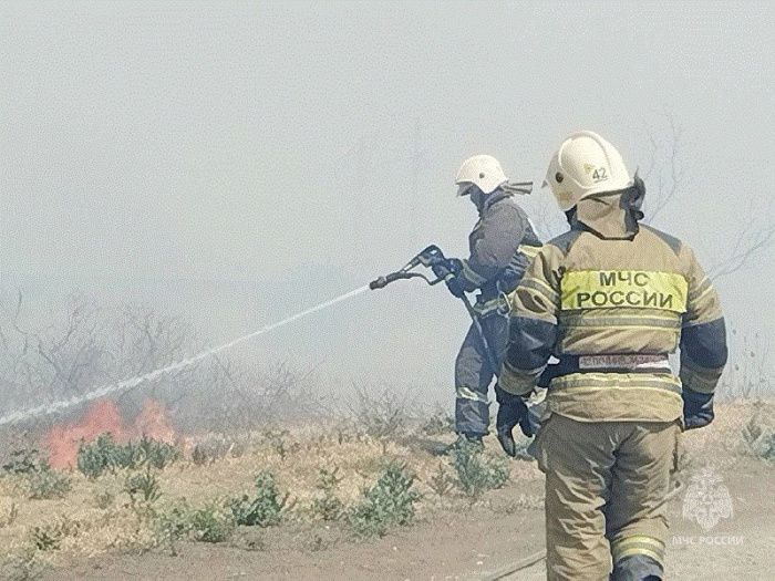 К тушению пожара в Астраханской области привлекли авиацию К тушению пожара в Астраханской области привлекли авиацию
