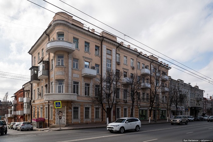 Варламов одобрил: в Ростове запретили уродовать фасады исторических зданий профлистом и сайдингом