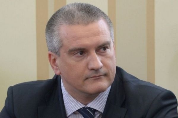 Аксенов лишил крымских чиновников праздничных премий, пригрозил увольнением и доской позора