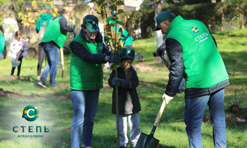 Агрохолдинг «СТЕПЬ» сажает деревья в Ростове-на-Дону