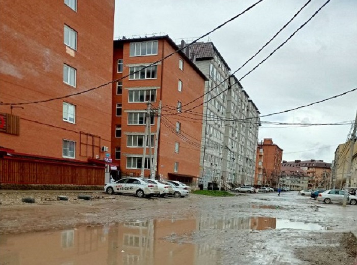 Один из микрорайонов Краснодара залило сточными водами