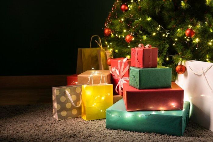 Жители Ростовской области купили новогодних подарков больше, чем на Кубани и Ставрополье