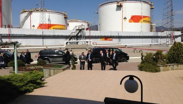 «Роснефть» начала подавать нефть на Туапсинский НПЗ