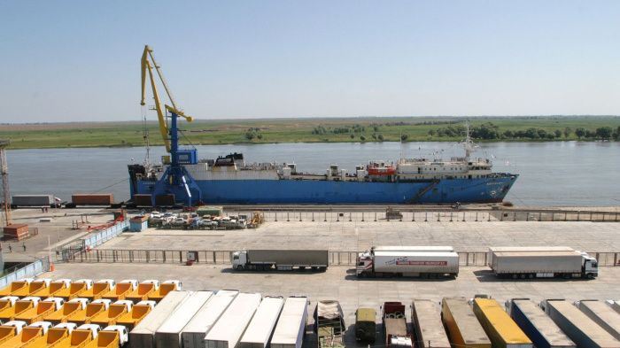В Астраханской области к концу ноября завершат ремонт дороги к морпорту Оля