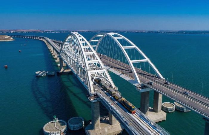 В Кремле признали факт взрыва у Крымского моста В Кремле признали факт взрыва у Крымского моста
