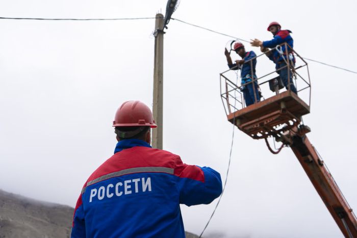 Энергетики «Россети Северный Кавказ» на 14,5 % перевыполнили полугодовую програм­му по замене ветхого провода