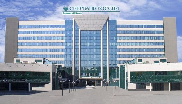 В Ростове  погиб сотрудник Сбербанка, выпав из окна офиса
