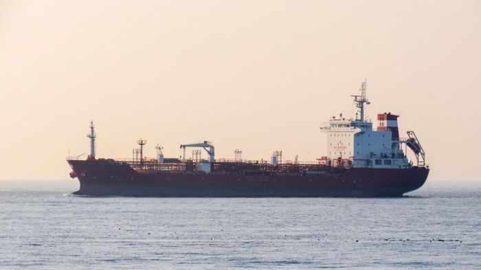 Площадь пятна нефтепродуктов возле Новороссийска увеличилась до 350 кв. км Площадь пятна нефтепродуктов возле Новороссийска увеличилась до 350 кв. км