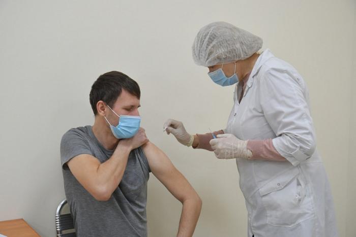 Полный цикл вакцинации от COVID-19 завершили 33,7 тыс. жителей Кубани