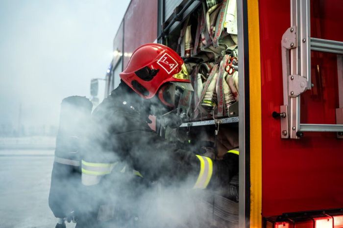 В Таганроге локализовано возгорание на складе лесоматериалов