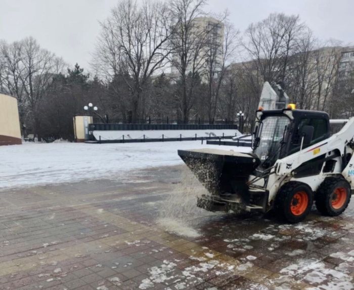 В Ростове коммунальные службы израсходовали 700 тонн противогололедных материалов