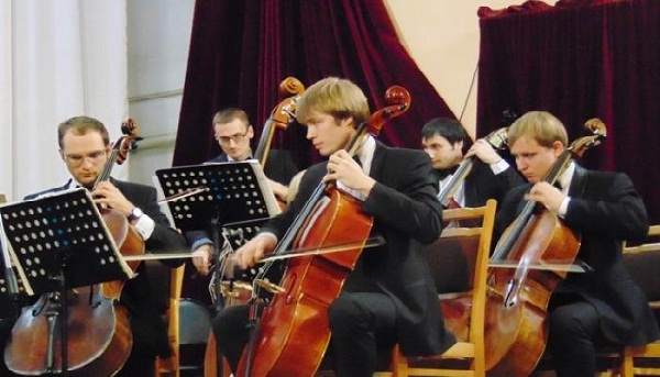 «Мы будем стараться умирать в нашей музыке каждый вечер»: Ростовская филармония открывает новый сезон