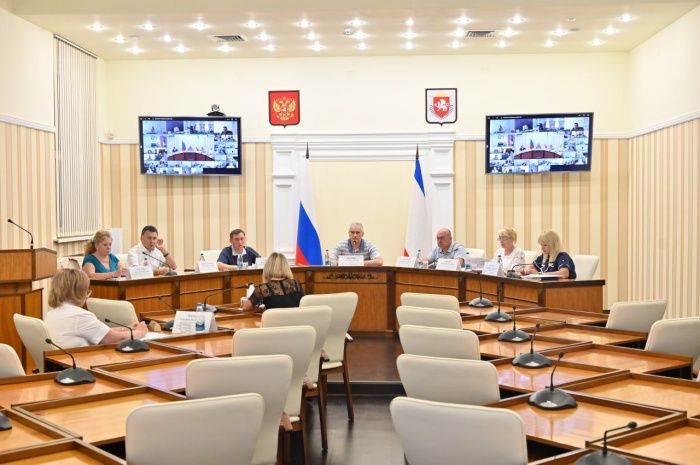 Глава республики Крым пригрозил новыми отставками после увольнения мэра города-курорта Саки
