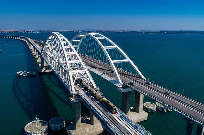 Советник главы офиса украинского президента пригрозил разрушить Крымский мост