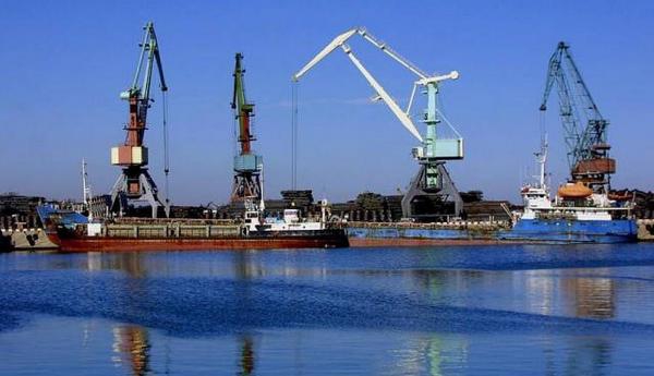 Махачкалинский порт может остаться без наливных грузов