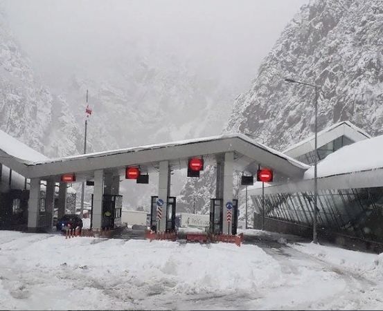 На границе с Грузией у КПП «Верхний Ларс» скопились более 1,2 тыс. грузовиков