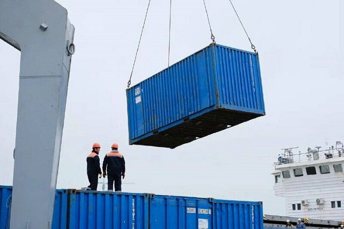 В Астраханском морском порту запущен сервис по доставке контейнеров в Юго-Восточную Азию