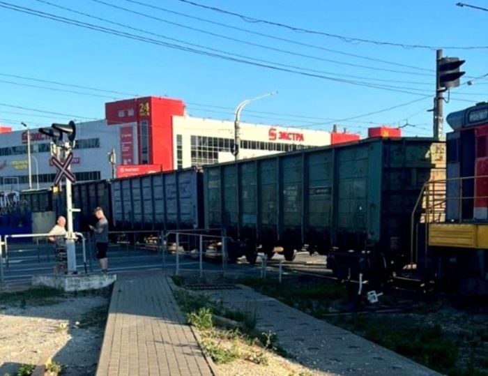 Грузовой поезд сошел с рельсов в Новороссийске