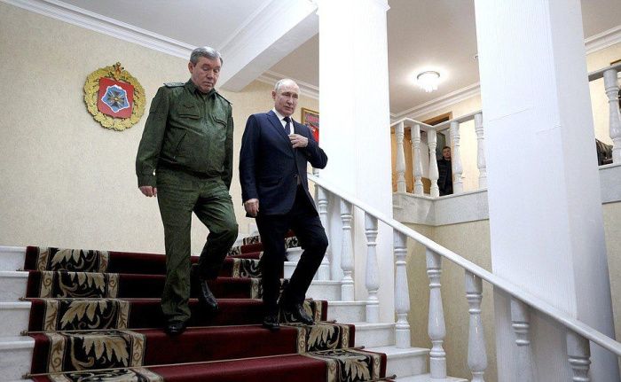Владимир Путин посетил штаб армии в Ростове-на-Дону и заслушал доклад о ходе спецоперации