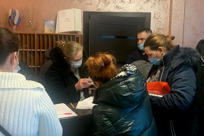 В Ростовской области свыше 1000 беженцев из Донбасса получили по 10 тысяч рублей