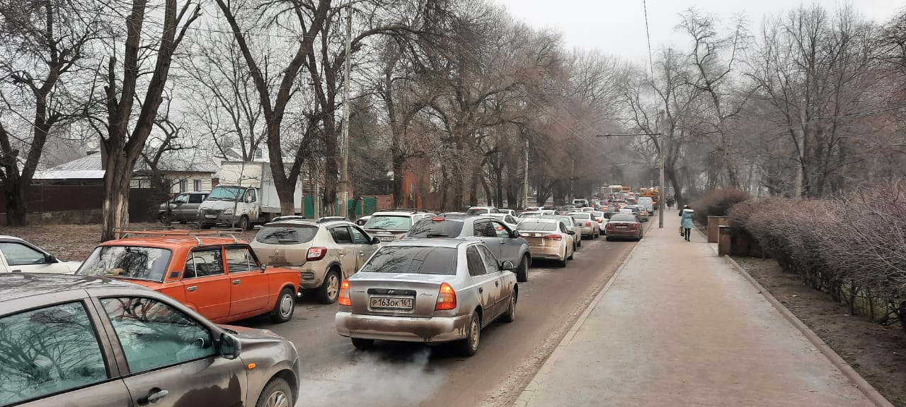 Ростов в первый рабочий день сковали многокилометровые пробки