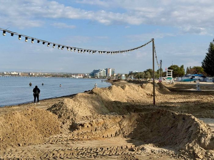В Анапе восстановят вал для защиты от мазута во время штормов В Анапе восстановят вал для защиты от мазута во время штормов