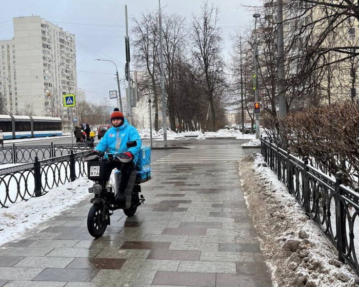 Эпоха бесплатной доставки может закончиться: дефицит кадров в промышленности хотят восполнить за счет курьеров