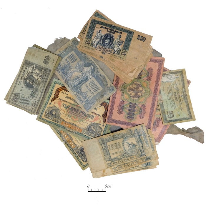 Донские археологи в Ростове нашли денежный клад с распиской