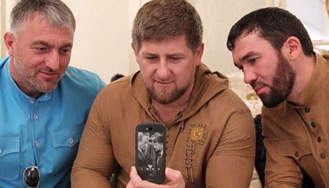 Рамзан Кадыров похвалил российский смартфон и призвал отказаться от айфонов