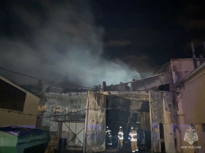 Минувшей ночью в Адыгее сгорел производственный цех площадью 800 кв. м