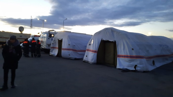 4. Палаточный лагерь МЧС, в котором можно дождаться автобуса до пунктов временного размещения в Таганроге.jpg