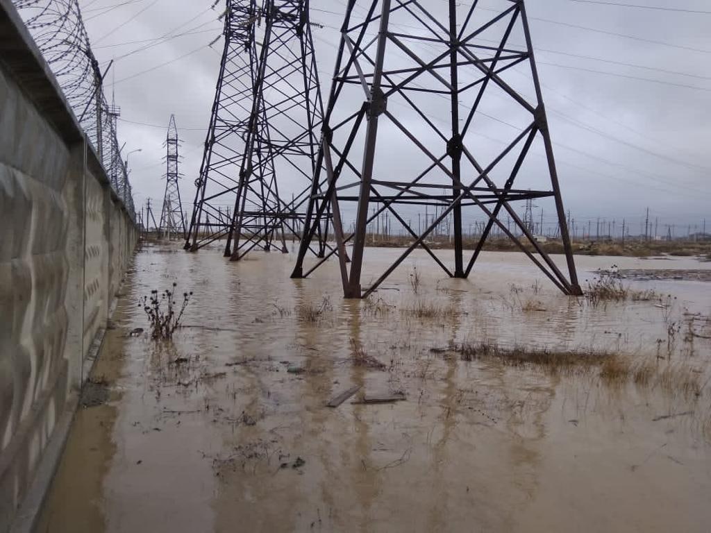 Сильный ветер и ливень привели к повреждениям электрических сетей в Дагестане.