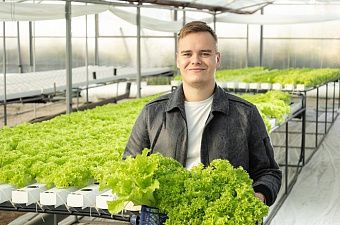 8 тонн зелени в год: как предприниматель из Астрахани построил одну из крупнейших аквапонных ферм в России