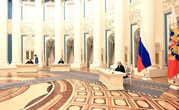 Шар истории покатился: Путин признал Донецкую и Луганскую народные республики