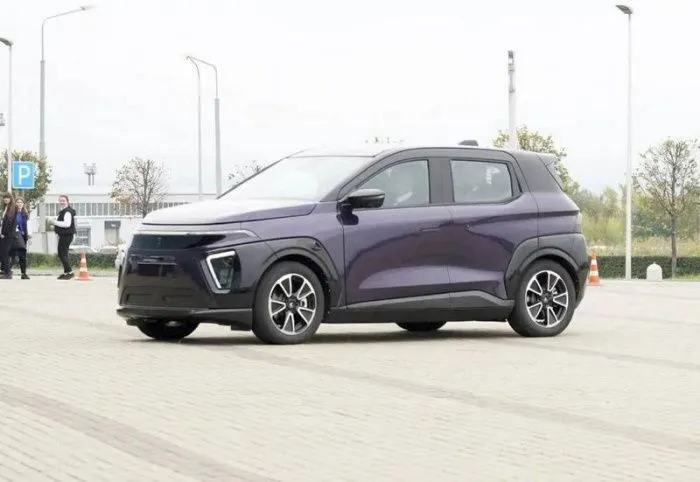 На форуме InRussia в Минводах представили новый российский электрокар «Атом»