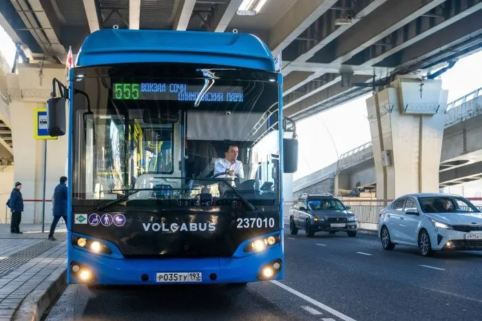 Из центра Сочи в Адлер запустили новые автобусы на газомоторном топливе