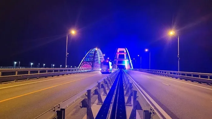 Движение по автомобильной части Крымского моста для грузовиков откроют не ранее 1 декабря