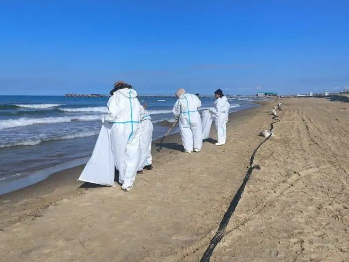 В Анапе обнаружены новые выбросы мазута В Анапе обнаружены новые выбросы мазута