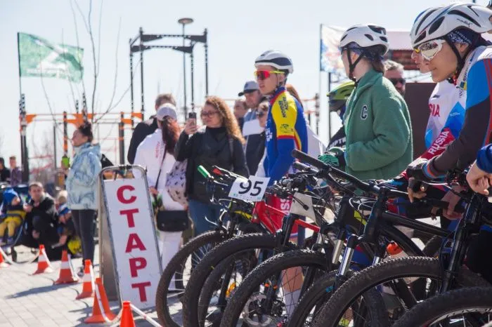 Велосезон в Ростове открыли масштабной велогонкой в Суворовском