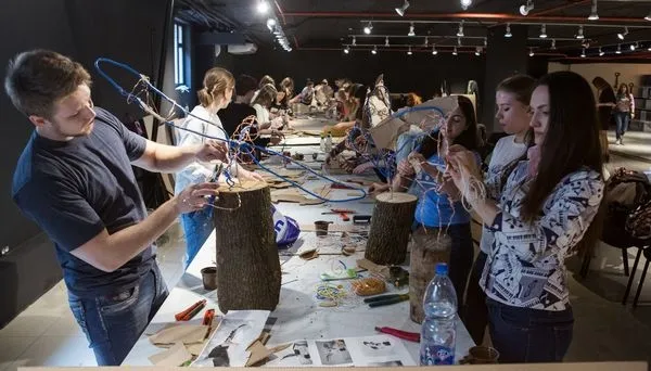 C Design Center West весна приходит раньше