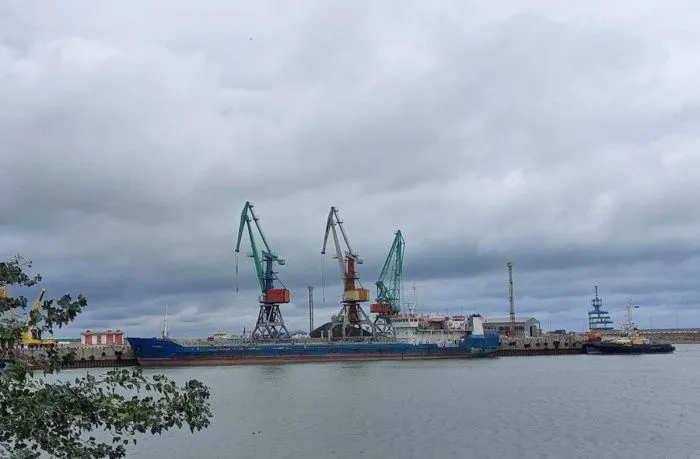 В Махачкалинский морской порт впервые за 10 лет поставили партию импортных авто