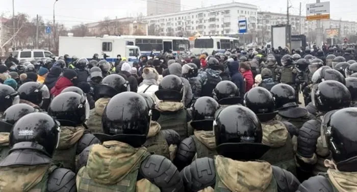 На акцию протеста в Волгограде вышли около 500 человек