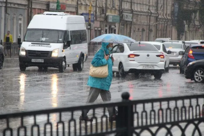 Астраханцев предупреждают о резком ухудшении погоды