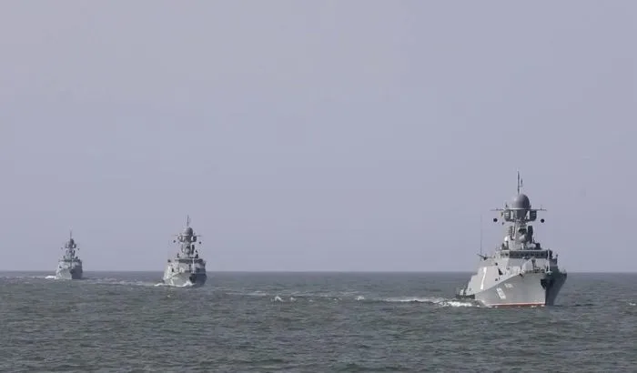 Корабли Каспийской флотилии поразили воздушные и надводные учебные цели