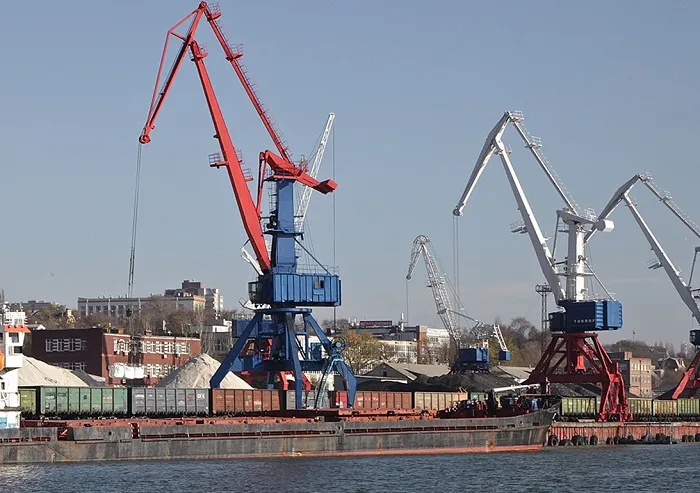 В Ростов-на-Дону прибудет первое судно с металлом из Мариуполя